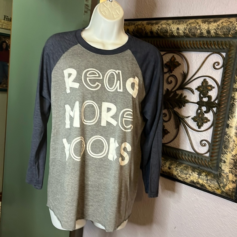 Next Level Teacher Tee LS “Read more books”Size M grey raglan sleeves